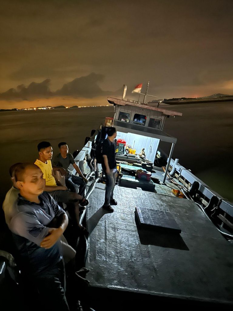 Polda Kepri Amankan Kapal Pengangkut 10 Ton Solar Ilegal