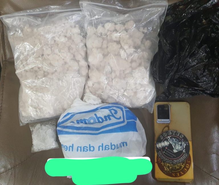Polda Kepri Amankan 2 Pria Terduga Kurir Sabu dan Heroin Asal Malaysia