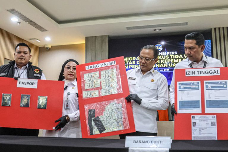 Bawa Uang Palsu & Overstay, 3 Orang Diamankan Imigrasi