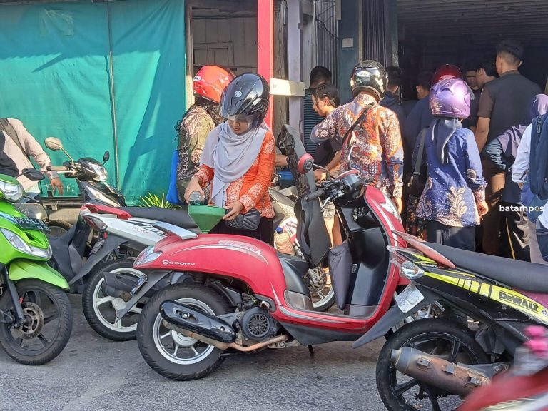 Pasokan BBM di Anambas Kembali Tersedia, Warga Langsung Serbu Kios Minyak