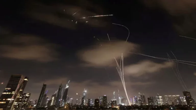 Iran Serbu Pangkalan Militer AS di Qatar, Trump Sebut Balasan yang Lemah