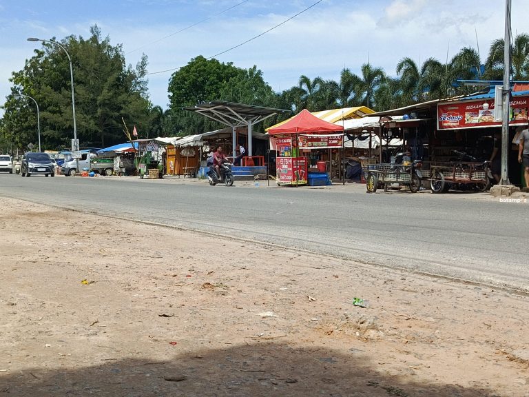 Lapak PKL Sebabkan Kemacetan Arus Lalulintas di Marina City