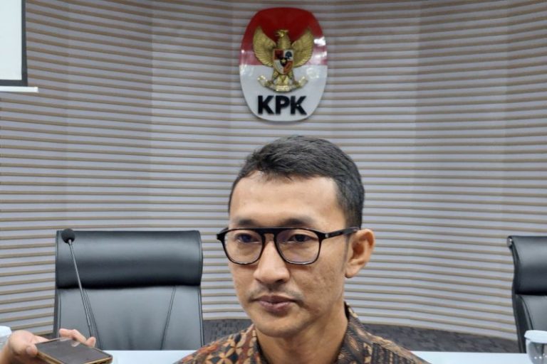 Dugaan Korupsi ASDP, KPK Sita 5 Mobil Mewah Hingga Senpi Laras Panjang