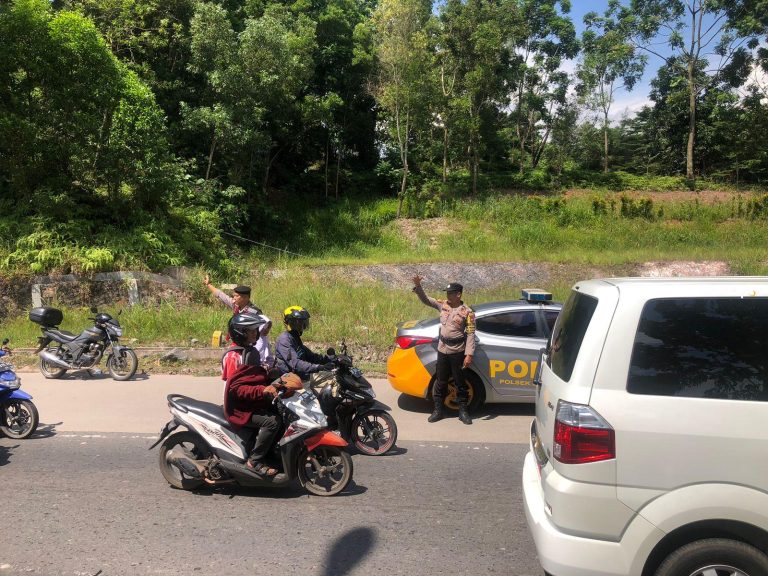 Minibus Tabrak Pemotor di Tiban Kampung, Motor Korban Terseret