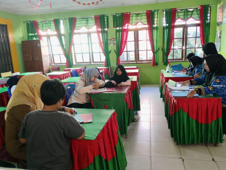 Pendaftar SMPN I Karimun Membludak