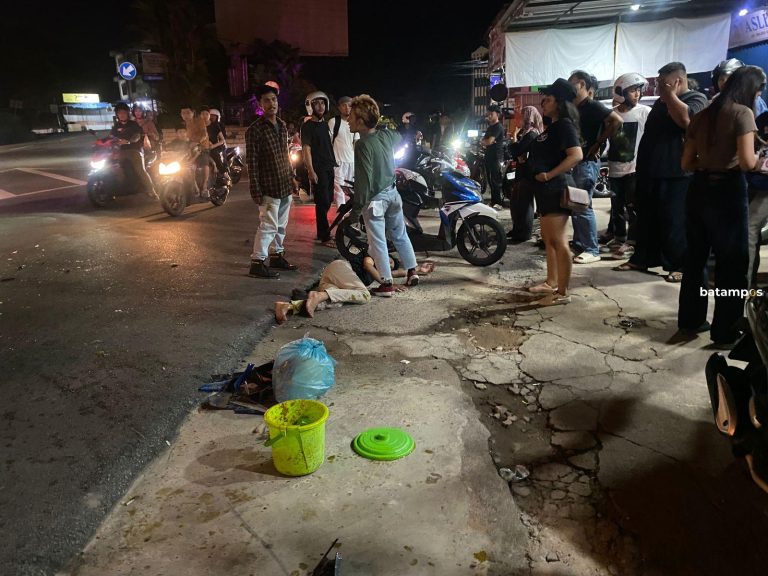 Motor Bonceng 3 Terlibat Kecelakaan, 1 Korban Dilarikan ke RS