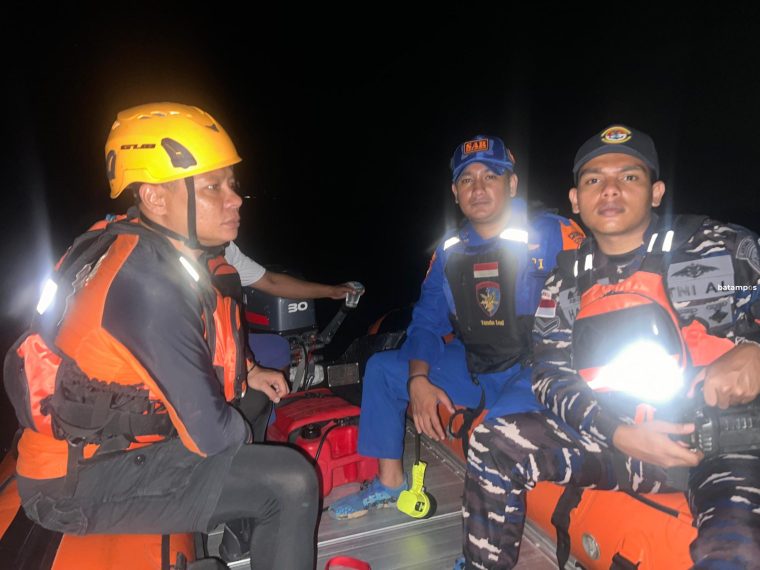 Kapal yang Membawa Tim Sepak Bola Tenggelam di Selat Nenek, 10 Selamat, 3 Masih Dalam Pencarian