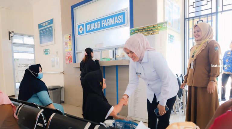 Tinjau Puskesmas Teluk Bintan, Deby Tekankan Pelayanan Kesehatan Jadi Prioritas Utama