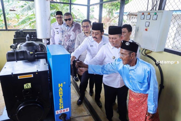Resmikan Genset Pulau Bahan, Gubernur Ansar: “Kita Ingin Warga Pulau Merasakan Layanan Seperti di Kota”