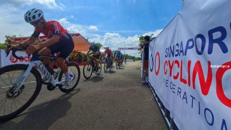 286 Pembalap dari 19 Negara Balapan Sepeda di Jalan Kompleks Pemkab Bintan