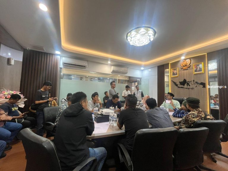 Sengketa A Kau dengan Media Siber Batam Diselesaikan secara Damai