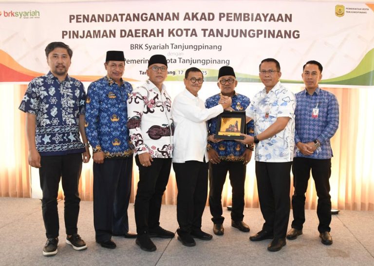 Sinergi Atasi Defisit, Pemko Tanjungpinang Teken Akad Pembiayaan dengan BRK Syariah