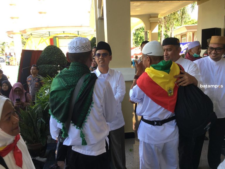 Jemaah Haji Sampai di Karimun, Bupati: Selamat Datang di Kampung, Semoga Menjadi Haji Mabrur