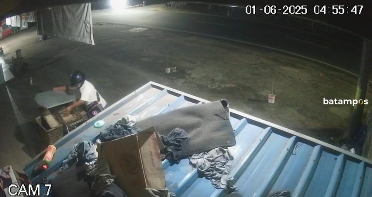 4 Meja Penjual Martabak Diangkut Pencuri