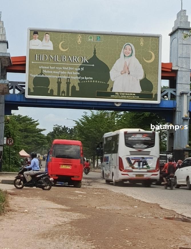 Jalan Berlubang di Bawah JPO SP Plaza Picu Kemacetan Parah, Warga Minta Proyek Digesa