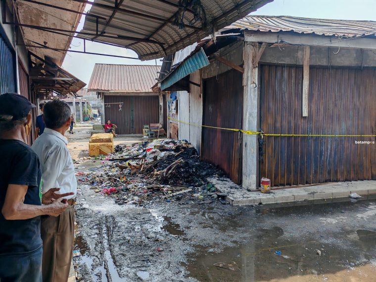 Gudang Penyimpanan Barang Bekas di Pasar Telaga Mas Terbakar