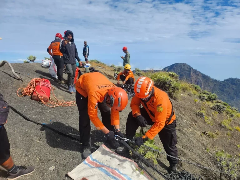 Kronologi Jatuhnya Pendaki Asal Brazil di Gunung Rinjani