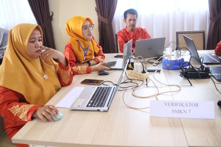 Kuota Siswa Terbatas, Orangtua di Batam Resah Menanti Pengumuman SPMB