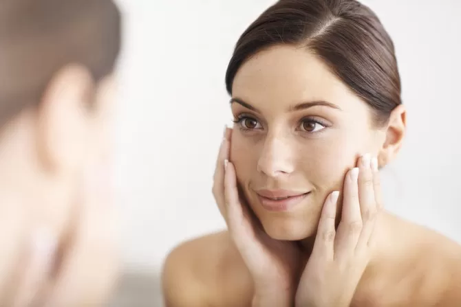 Wajah Glowing Meski Tanpa Makeup, Coba Lakukan 9 Cara Ini