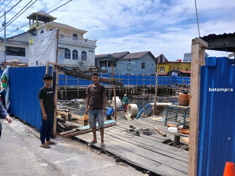 Pekerja Belum Terima Upah, Proyek Revitalisasi Pasar Loka Tarempa Terhenti