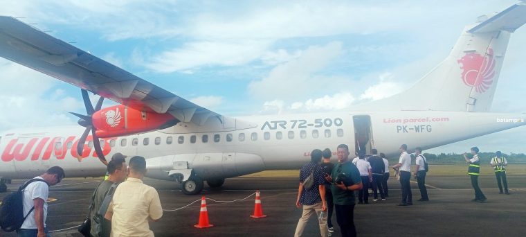 Dari Dabo Singkep 42 Penumpang Perdana Wings Air Tujuan Batam