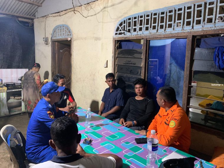 Korban ke-11 Ditemukan Selamat, Dua Masih Dicari dalam Tragedi Kapal Long Boat Tenggelam di Selat Nenek