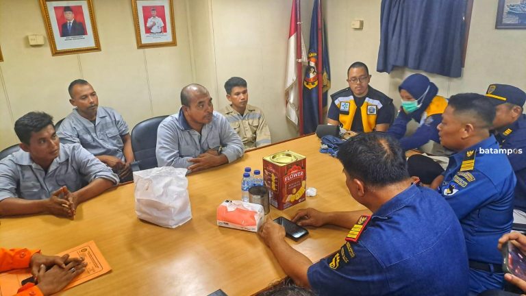 Kapal Angkut Semen Tenggelam, Lima Orang Selamat Setelah Terombang-ambing 8 Jam di Laut