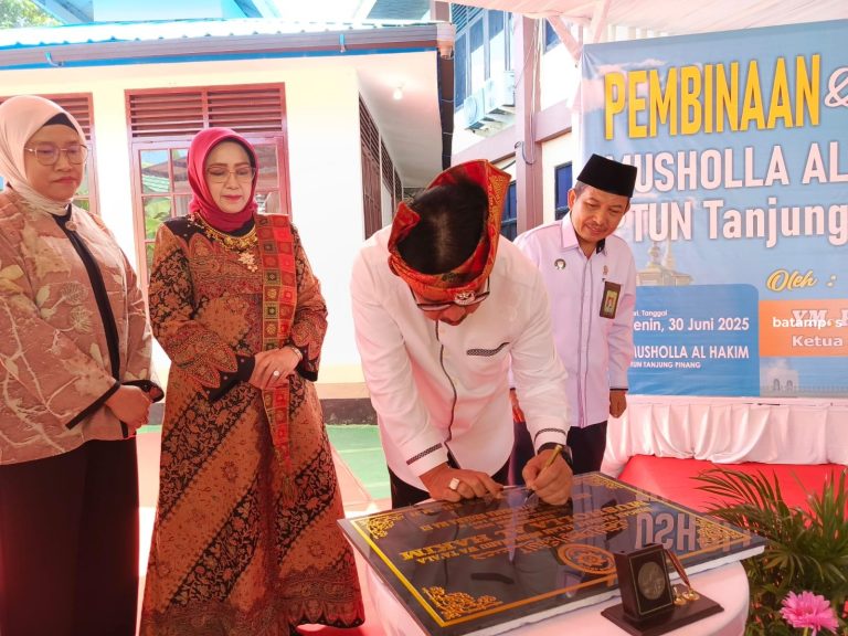 Ketua Muda MA Resmikan Mushola Al Hakim di PTUN Tanjungpinang