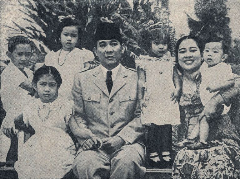 Guntur Soekarnoputra Gelar Pameran Foto Rayakan Bulan Bung Karno