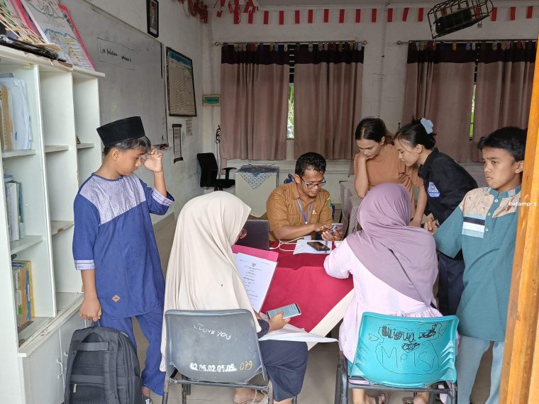 Hari Pertama SPMB SMPN 26 Batam, Orang Tua Keluhkan Sulitnya Buat Akun dan Upload Berkas