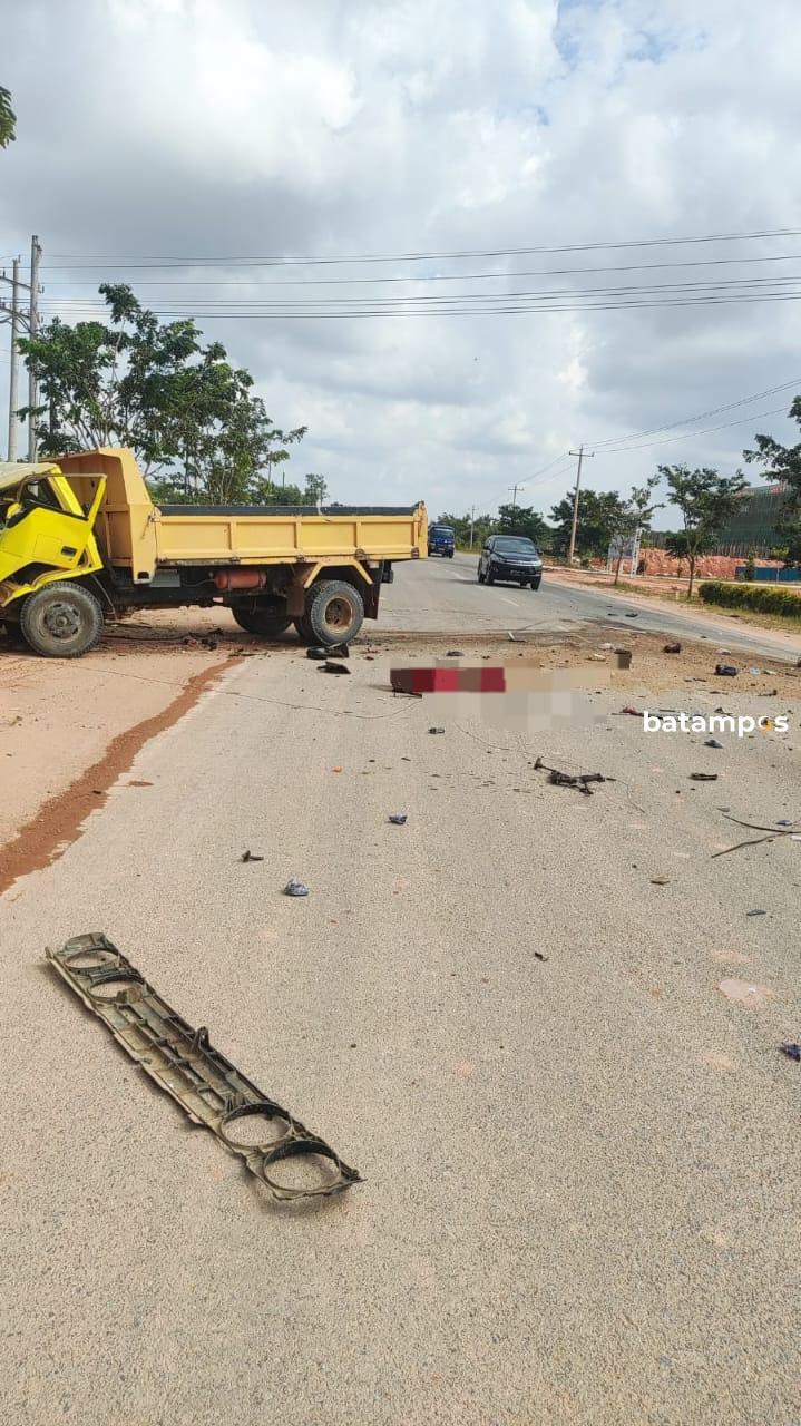 Dua Truk Diduga Terlibat Tabrakan di KEK Galang Batang, Seorang Pria Luka Serius