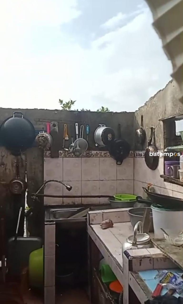 Angin Kencang Terjang Desa Penaga, Tiga Rumah Warga Rusak