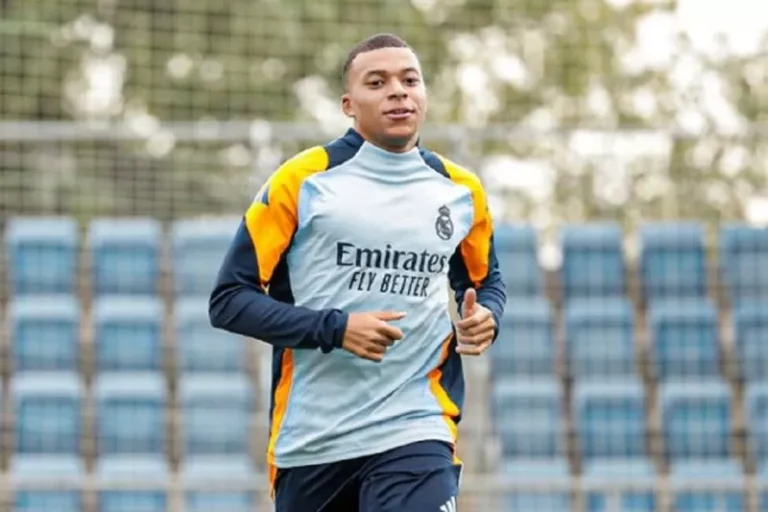 Kylian Mbappe Dilarikan ke Rumah Sakit, Diragukan Tampil pada Laga Krusial di Piala Dunia Antar Klub