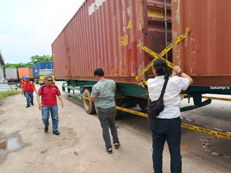 Pekerja Tewas Diduga Jatuh dari Kontainer di Kawasan Industri Mukakuning