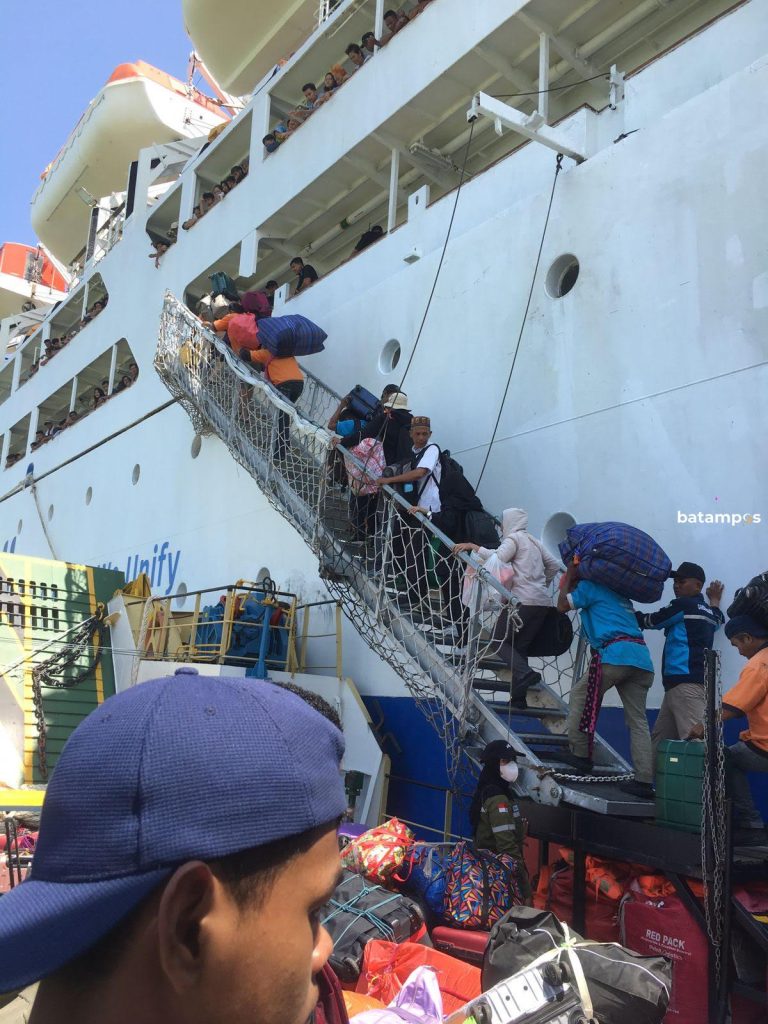 Manfaatkan Diskon Tiket Pelni, Warga Karimun Ramai-Ramai Naik Kelud