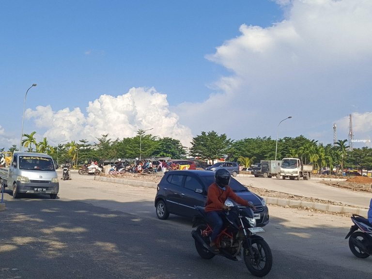 Pelebaran Jalan Batuaji Berprogres, Simpang Puteri Hijau Kini Lebih Lapang, Jalan ke Basecamp Mulai Lancar