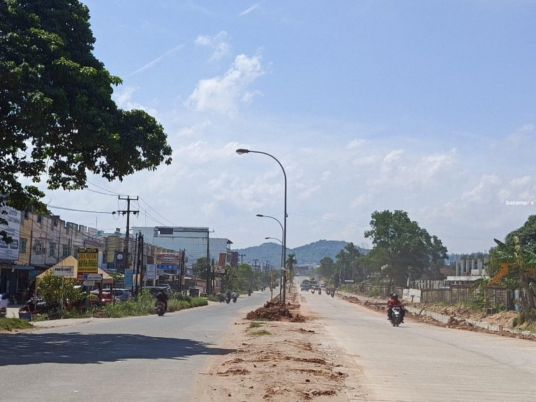Jalan Menuju Kantor Camat Sagulung Kini Dua Jalur, Lalin Lebih Lancar