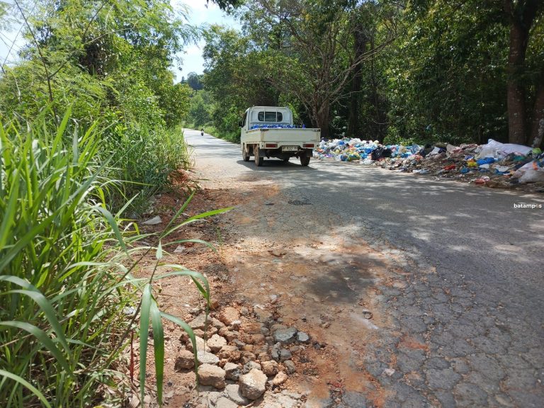 Jalan Rusak dan PJU Mati, Akses Vital Sekupang Jadi Titik Rawan Kecelakaan