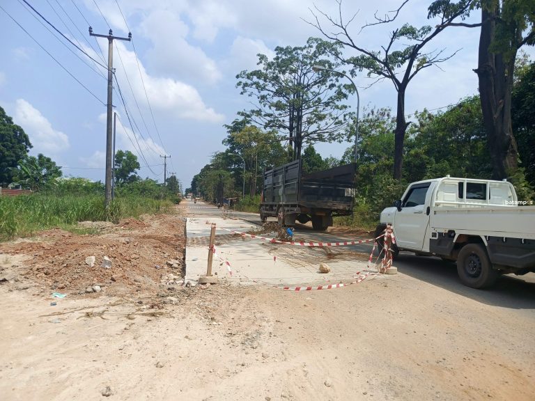 Jalur Padat ke Pelabuhan Sagulung Ditambal, Warga Dorong Perbaikan Total