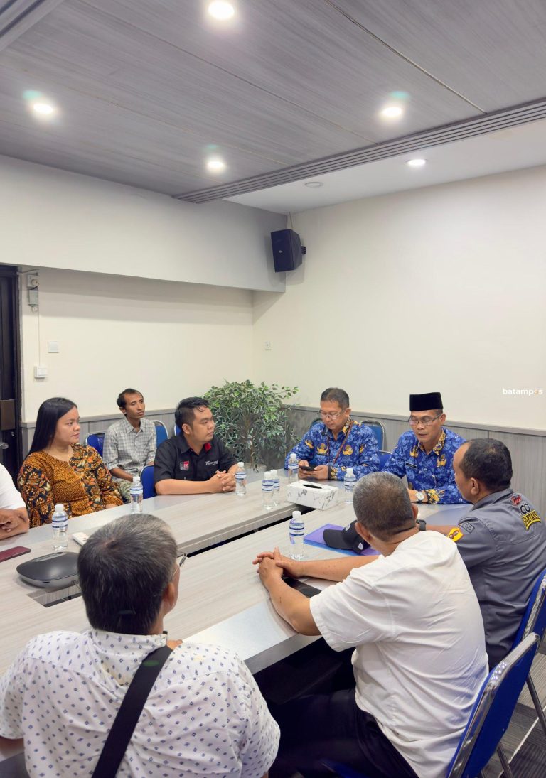 Belasan Anak Tak Diterima Sekolah Negeri, Warga Taman Raya Datangi Disdik Batam