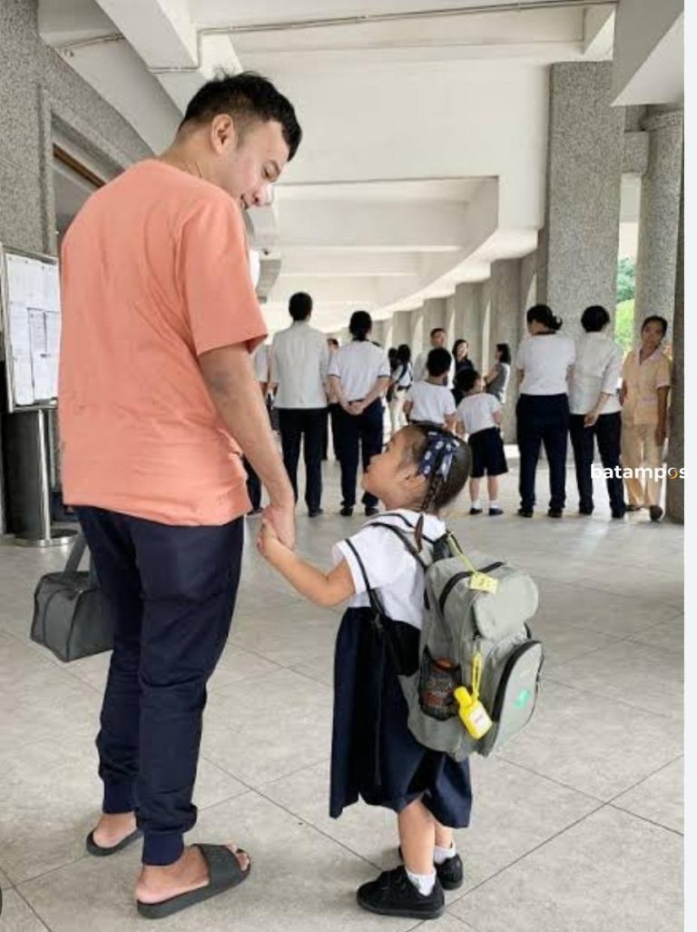 Gerakan Ayah Mengantar Anak pada Hari Pertama Sekolah : Ikuti Lombanya!