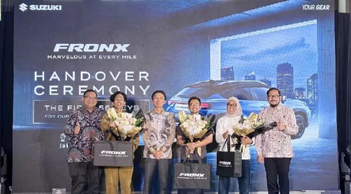 Serah Terima 55 Unit Perdana Suzuki Fronx Jadi Momen Bersejarah, Tembus 1.500 SPK dalam Hitungan Minggu