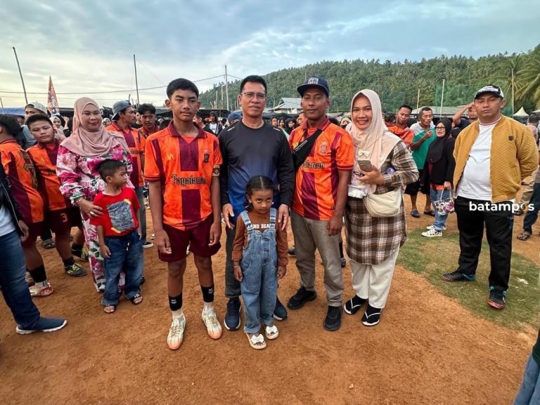 Bupati Anambas Dorong Setiap Desa Lakukan Pembinaan Atlet Sepakbola Sejak Usia Dini