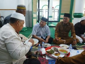Tradisi Bubur Syuro Warnai Peringatan 100 Tahun Masjid Baiturrahim Tarempa
