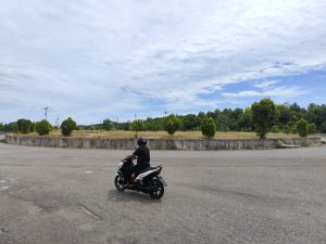 Dua Pengendara Tewas Tabrak Bundaran Dompak, PJU Mati Jadi Sorotan