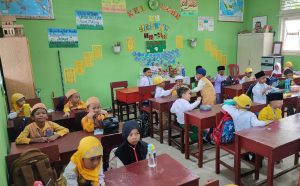 Hari Pertama Sekolah: Tangis, Tawa, dan Tas Baru di MIN Tanjungpinang