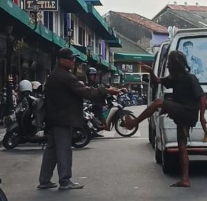 Warga Resah, Pria ODGJ Mengamuk di Kawasan Kota Lama Tanjungpinang