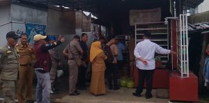 Pemilik 9 Kios di Kijang Ditegur Gegara Gunakan Trotoar dan Parit untuk Berjualan