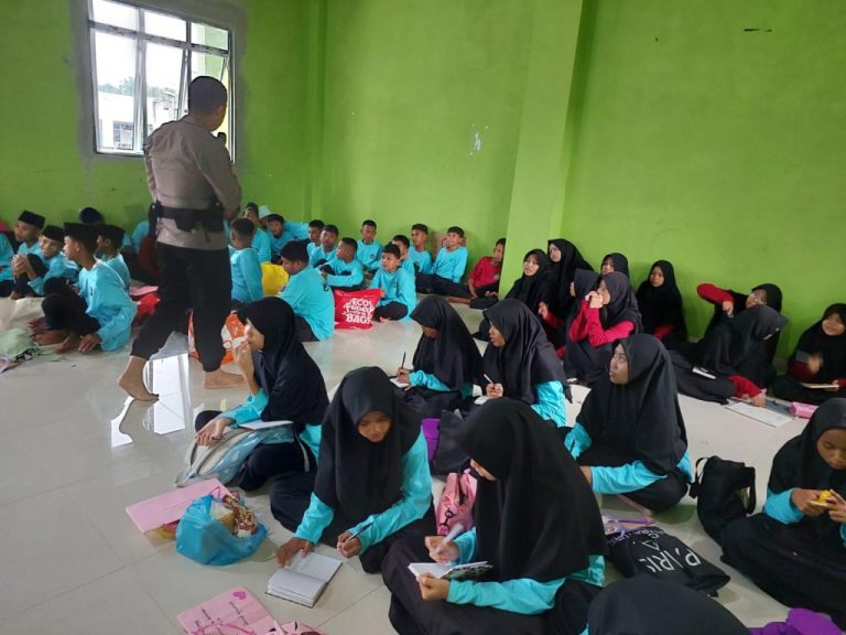 Polisi Masuk Sekolah, Tanamkan Nilai Bijak Bermedsos dan Cegah Kenakalan Remaja