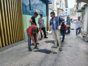 Jalan Rusak di Tarempa Ditambal Imbas Kecelakaan